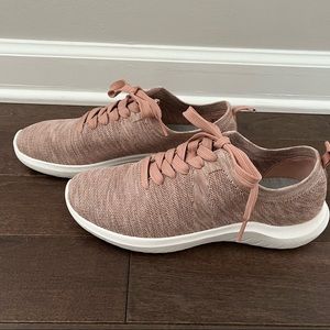 Clarks Cloudsteppers Cushion Soft Knit Sneaker-8M